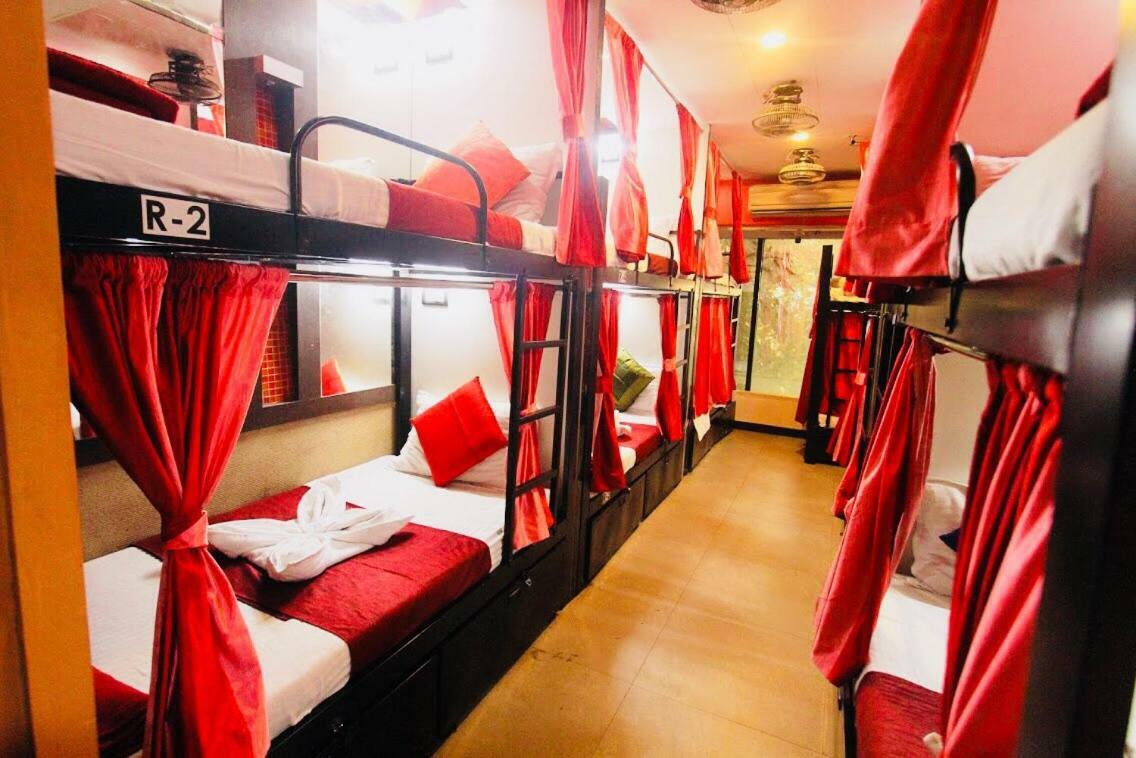 Town Hostel Mumbai - Ac Dormitory Экстерьер фото